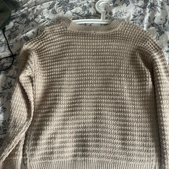 Adorable Beige Knit Sweater for Autumn!! 🍁🍂 - Picture 3 of 4